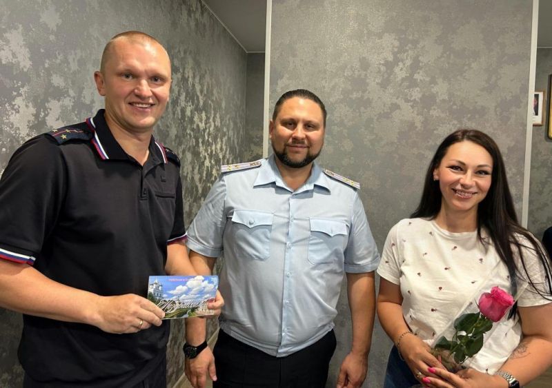Великолукских полицейских поздравили с праздником