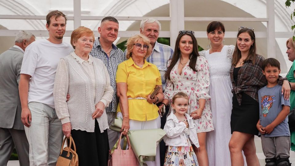 15 семей Вологды получили государственные награды в День семьи, любви и верности