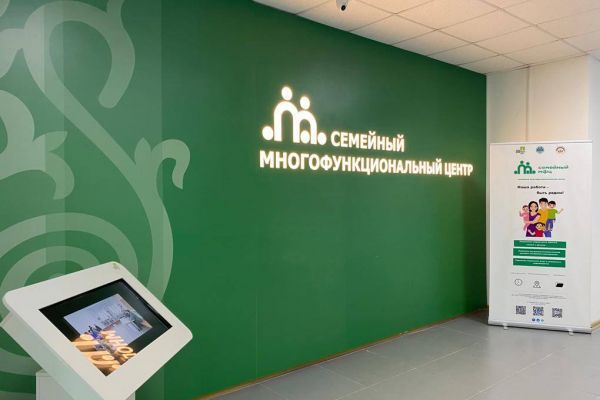 Антон Перелыгин поздравил колпашевцев с открытием семейного многофункционального центра