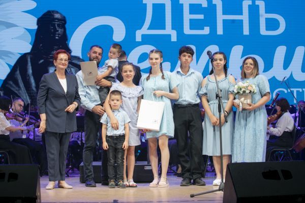 Всё начинается с семьи