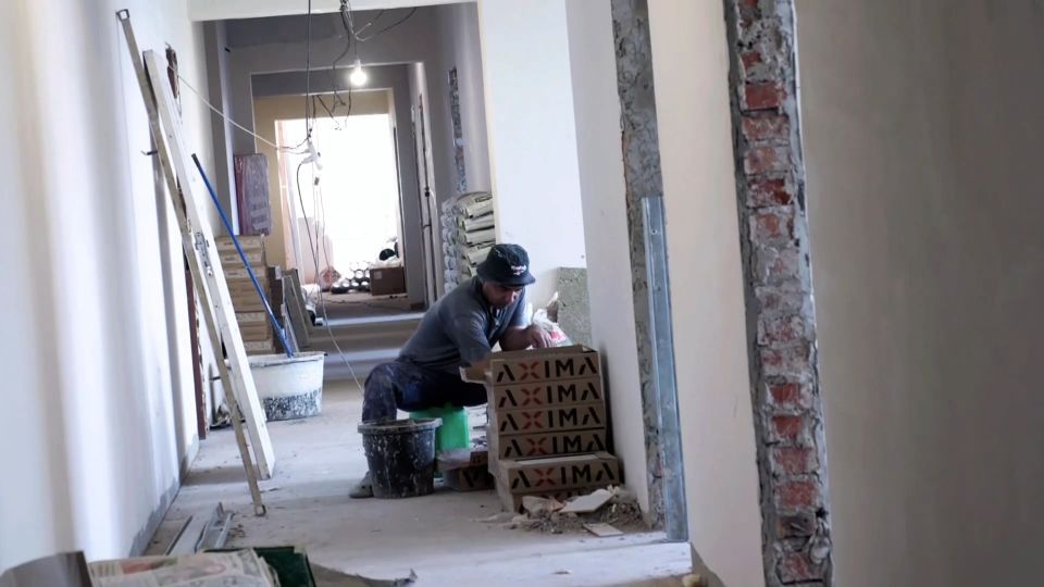 Во Владикавказе продолжается капитальный ремонт первой детской поликлиники