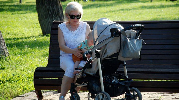 Прибавка к пенсии за каждого внука: с таким предложением выступили в Госдуме