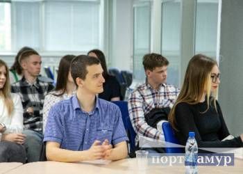 Около 50 амурских студентов получили единовременную выплату за рождение детей