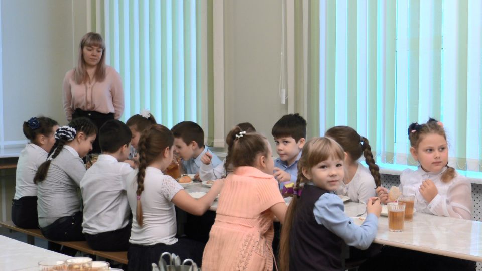 Учащиеся из многодетных семей Красноярского края будут получать бесплатное питание в школах, техникумах и колледжах