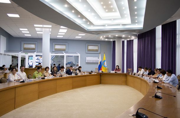 В Калмыкии обсудили меры поддержки семей и повышение рождаемости     17.07.2025
