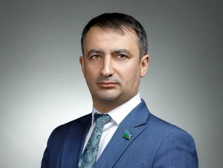 Депутат Думы Ханты-Мансийского автономного округа (ХМАО) Халид Таги-заде, назвавший регион «исторической родиной» узбеков, досрочно сложил полномочия