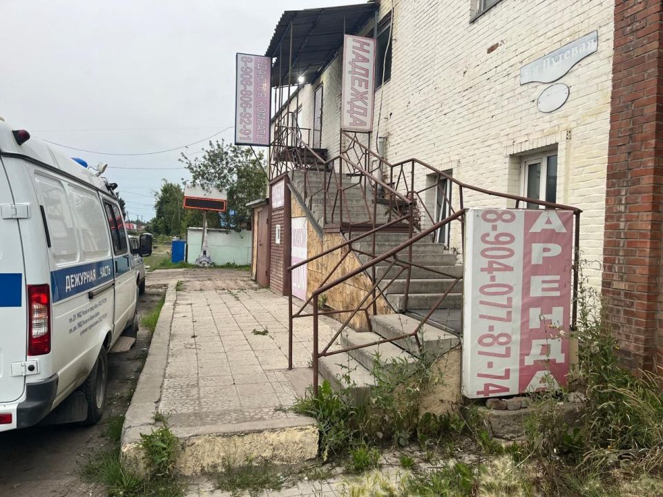 В Омске 16-летнюю девушку подозревают в убийстве новорожденного ребенка, сама она утверждает, что не знала о беременности, рассказал РИА Новости источник