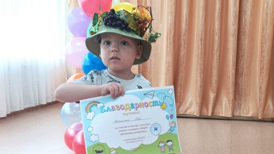 Дело – в шляпе! Музыкальный зал превратился в подиум воспитанники детсада в Биробиджане