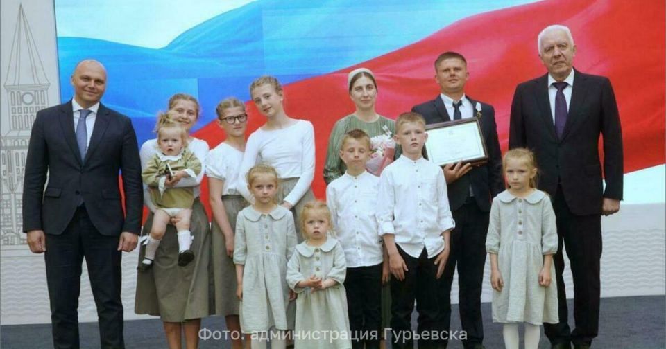Многодетная семья из Гурьевского округа отправилась на путешествие в Москву по приглашению Путина