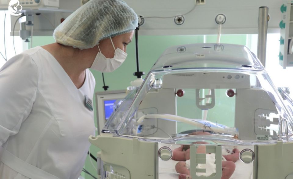 Барнаульские медики спасли малыша в утробе матери от смертельного вируса
