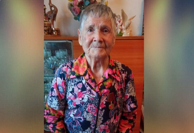 Глава Хакасии поздравил с 95-летием труженицу тыла
