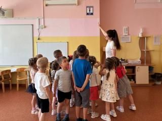 Воспитанники детсадов на Камчатке учатся поведению при землетрясениях