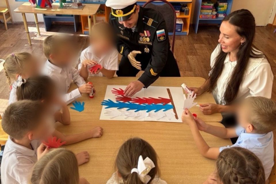 Участник СВО из Ельца провел патриотическое мероприятие для воспитанников детсада