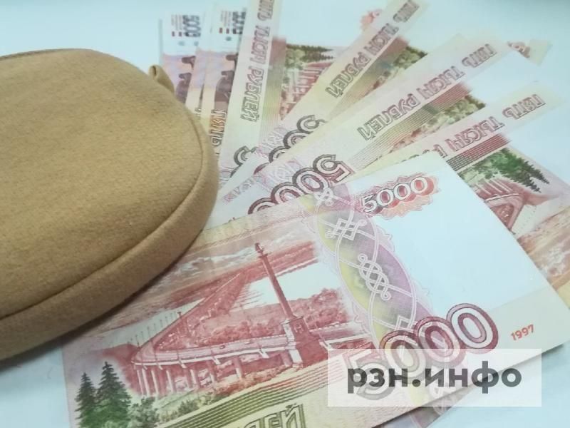 Студентки начнут получать пособие по беременности и родам с 1 сентября