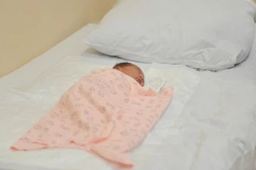 «Отдам ребёнка на воспитание»: сибирячка продала новорожденного сына за 23 тысячи рублей 17-летней девушке
