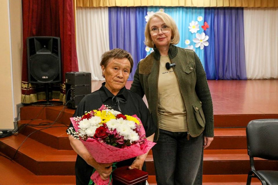 Ирина Гехт вручила медали ордена «Родительская слава» двум жительницам Омы