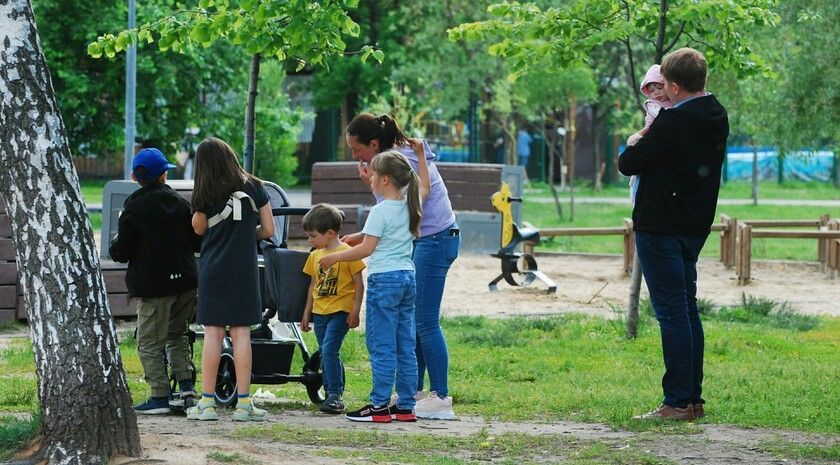 Многодетные семьи в ЛНР получат к 1 сентября по 10 тыс. руб. на каждого ребенка — Пасечник