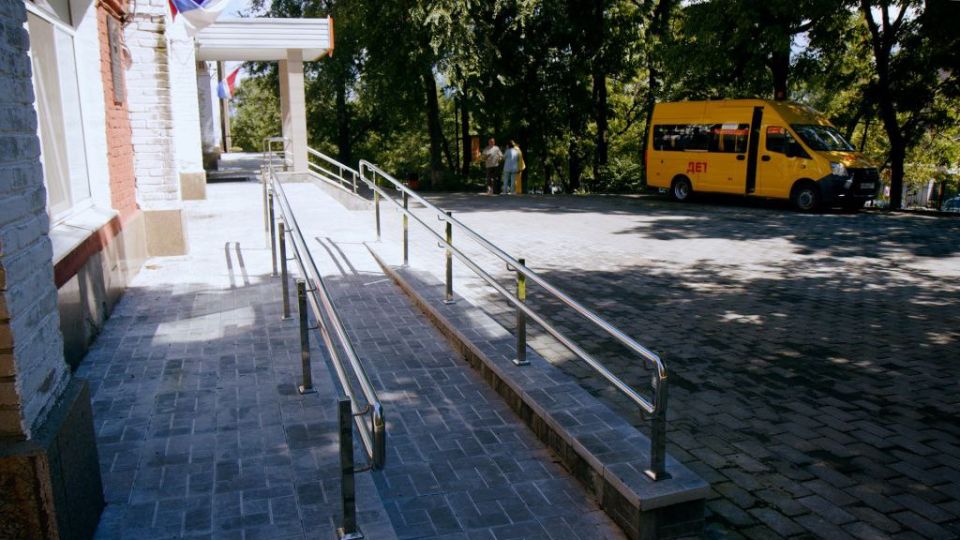 Территорию краевой детской больницы №1 благоустроили в Приморье