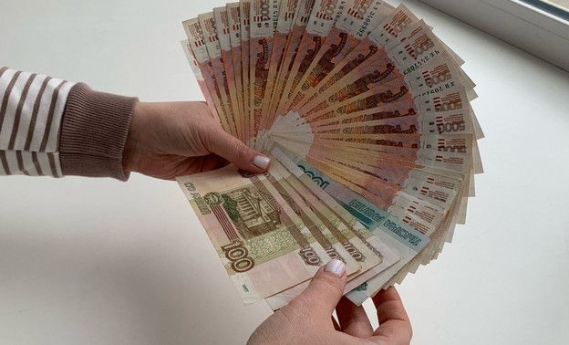 Студенткам Кировской области с 1 сентября повысят декретные выплаты до 90 тысяч рублей