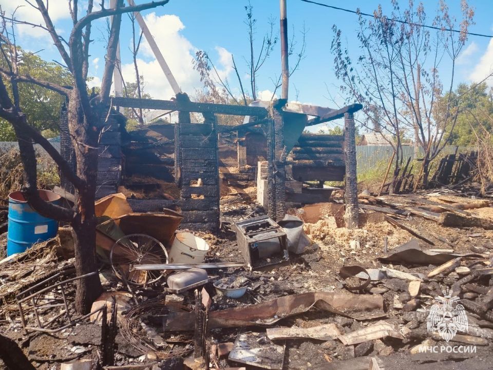 Пятеро детей и мать чуть не погибли в ночном пожаре в п. Николаевка ЕАО