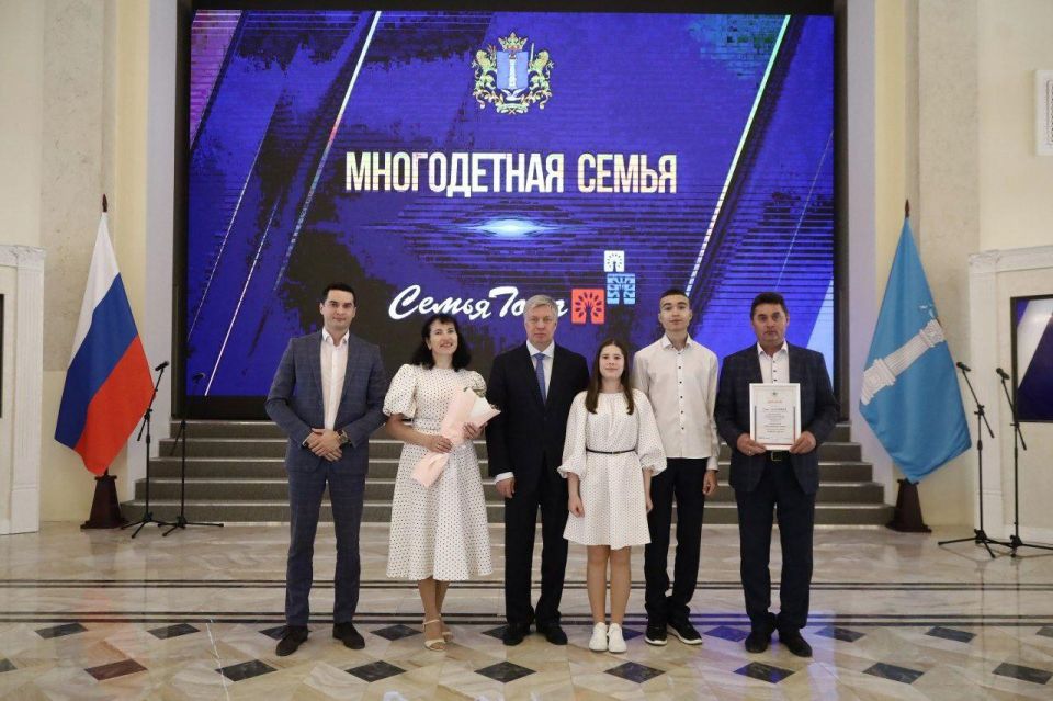 Семья Салаховых из Ульяновской области стала победителем Всероссийского конкурса «Семья года» в номинации «Многодетная семья»