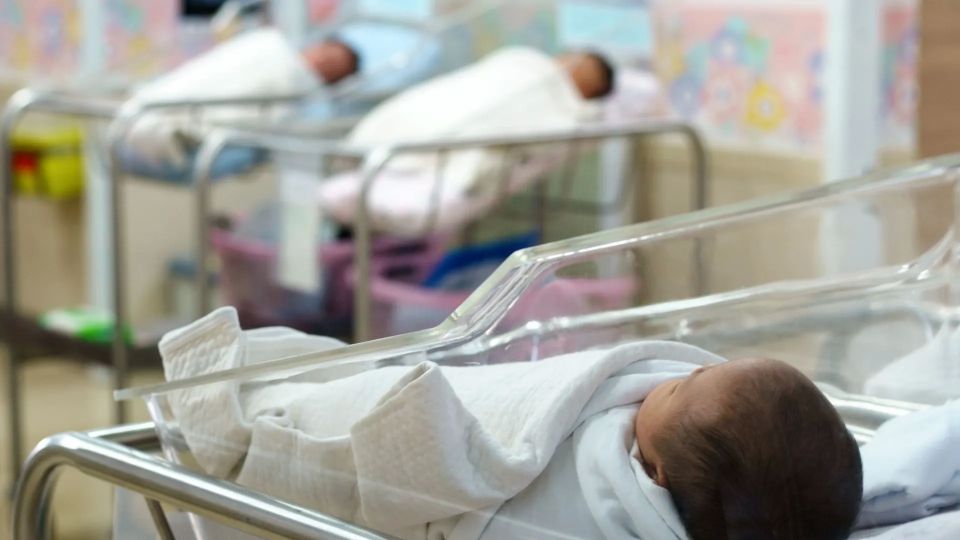 В Ноябрьске в многодетной семье родился мальчик-богатырь весом более 5 кг