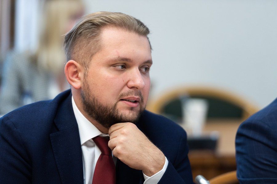 «Осталось только в трусы»: депутат Госдумы из Воронежа поспорил с блогером о семейных ценностях