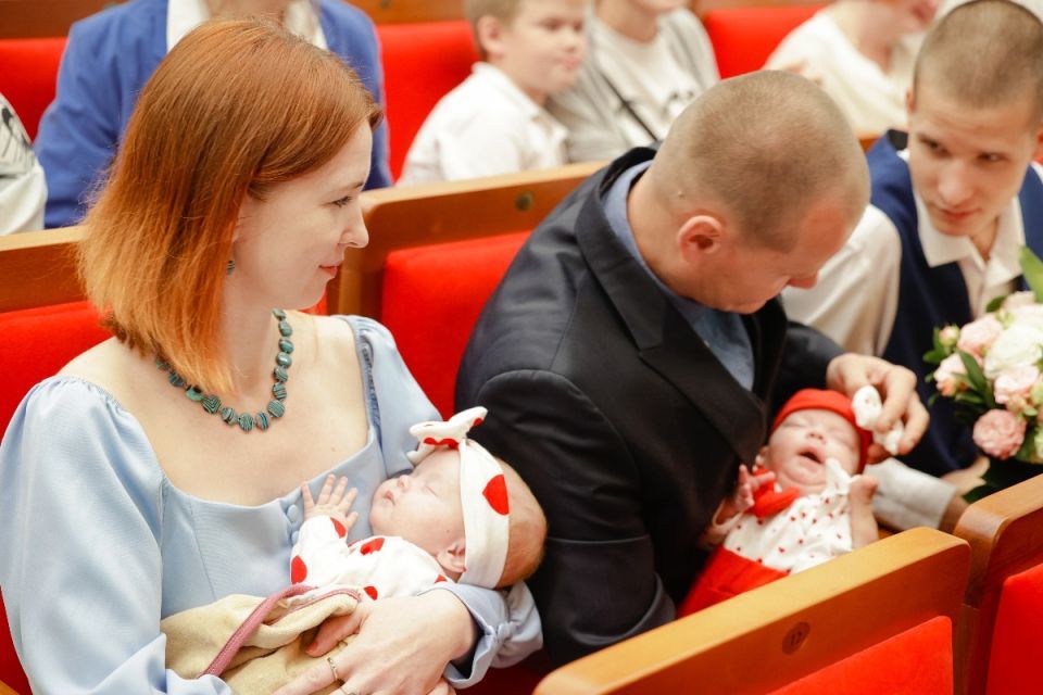 Вячеслав Гладков: В пятилетнюю годовщину регионального Дня многодетной семьи отметили лучшие большие семьи Белгородской области