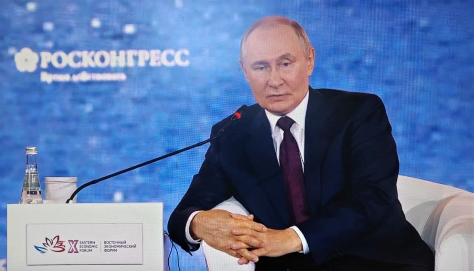 Путин распорядился расширить льготную дальневосточную и арктическую ипотеку на всех сотрудников образовательных учреждений и все многодетные семьи на Дальнем Востоке