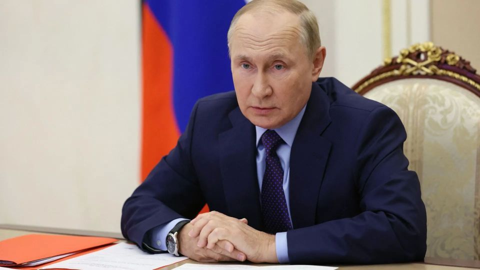 Владимир Путин наградил две ямальские многодетные семьи