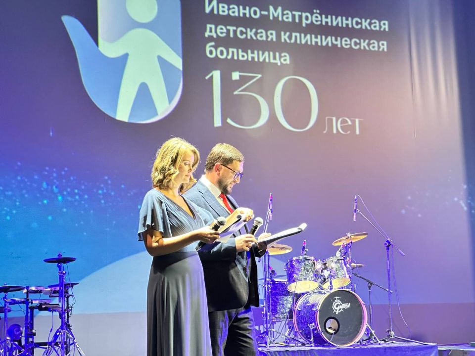 Ивано-Матрёнинской детской больнице — 130 лет! Вместе с депутатом Госдумы Сергеем Теном, вице-мэром Сергеем Кладовым, депутатами Заксобрания региона поздравил главного врача и коллектив с юбилеем