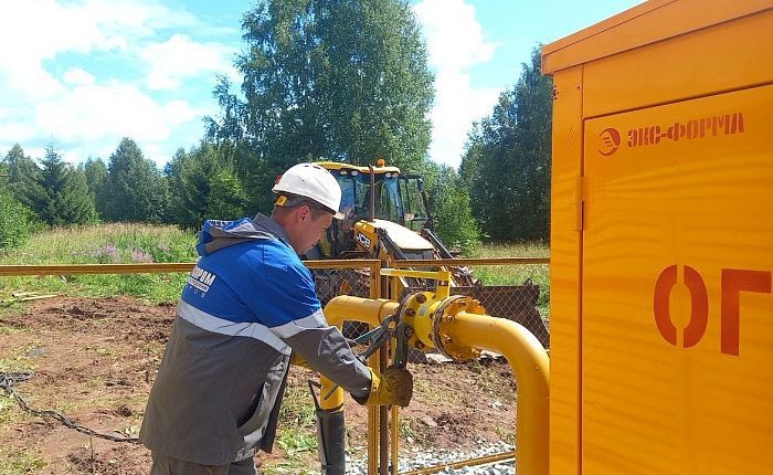 В Кирове к дому многодетной семьи ветерана СВО подвели газ