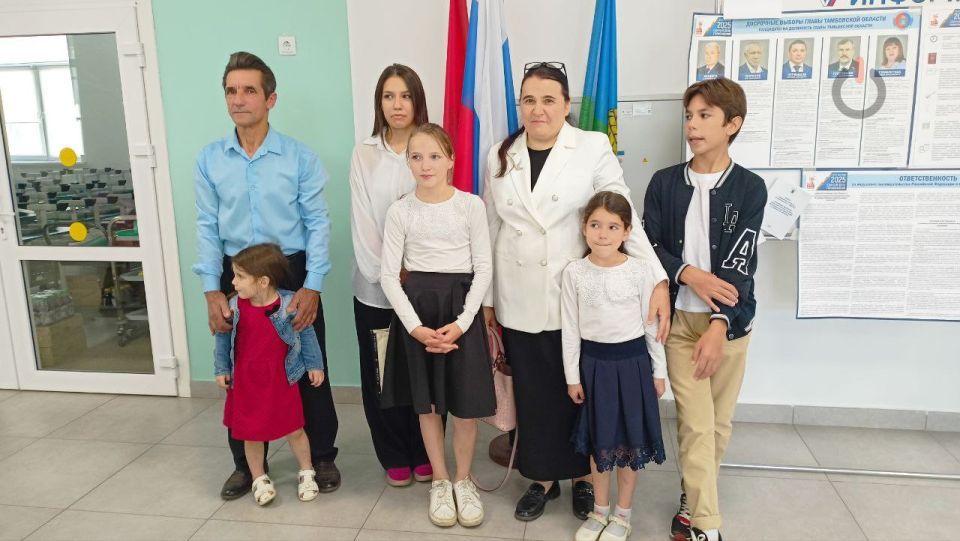 Многодетная семья Назарчук проголосовала на избирательном участке