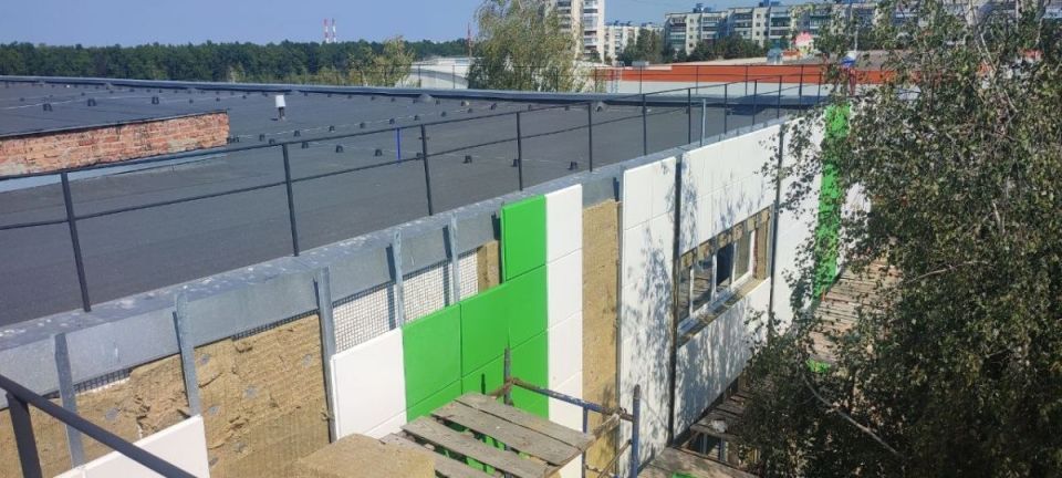 Капремонт детской поликлиники в Курске беспокоит региональные власти