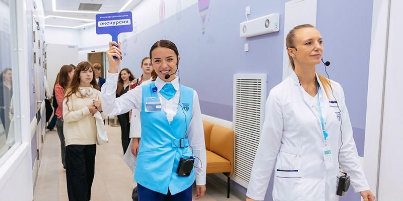 Столичные школьники посетили новый комплекс детской больницы святого Владимира