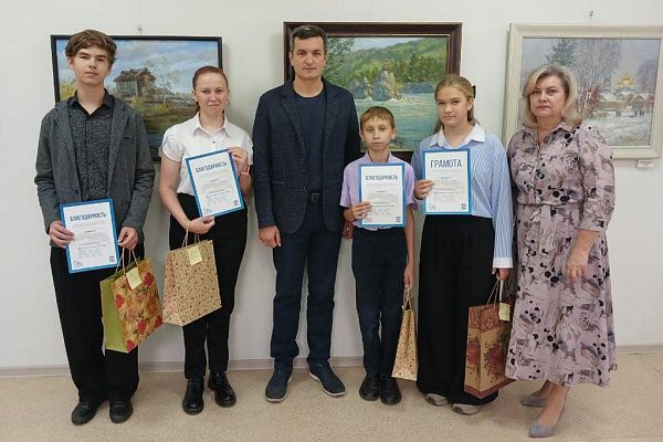 Сергей Серов и Алексей Кривенко поддержали конкурс рисунков, посвященный 80-летию Великой Победы