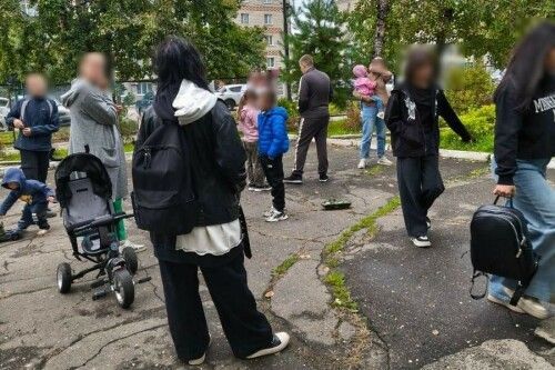 «На улице человек 30 стояли»: в поликлинике Благовещенска люди оказались в большой очереди к специалисту (фото)