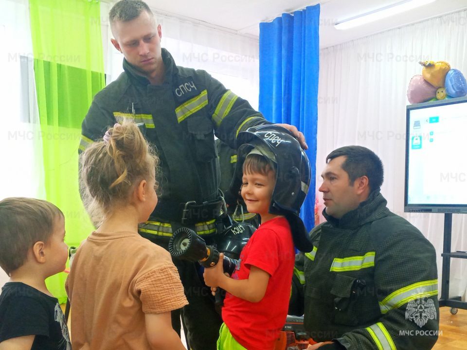 Уроки безопасности от МЧС России для воспитанников детского сада «Ладушки» в Кохме