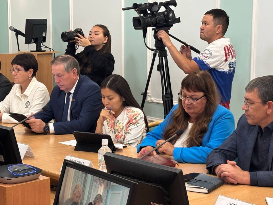 Под председательством Алены Казанцевой началось заседание комитета по здравоохранению и социальной защите