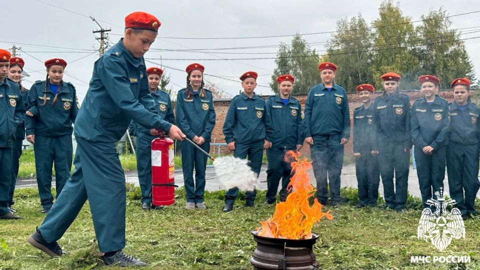 Школьники побывали в пожарно-спасательной части