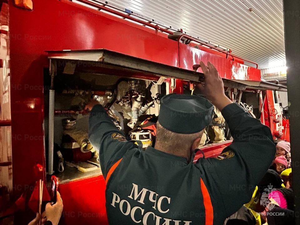 Маленькие гости в пожарной части: урок безопасности