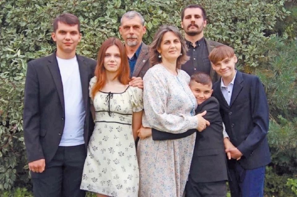 Инне врачи запретили рожать, а она стала многодетной матерью