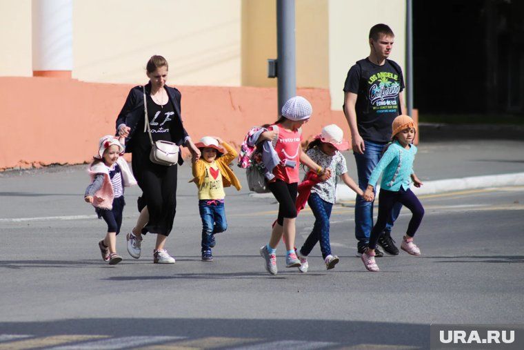 Власти повысят социальные гарантии семьям с детьми