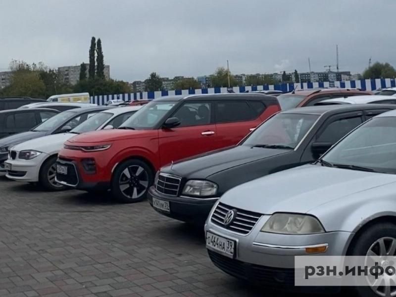 Российским многодетным семьям предложили выдавать машины