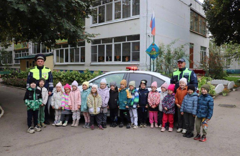 Сотрудники Госавтоинспекции города Щекино Тульской области провели профилактическую беседу с воспитанниками детского сада №32