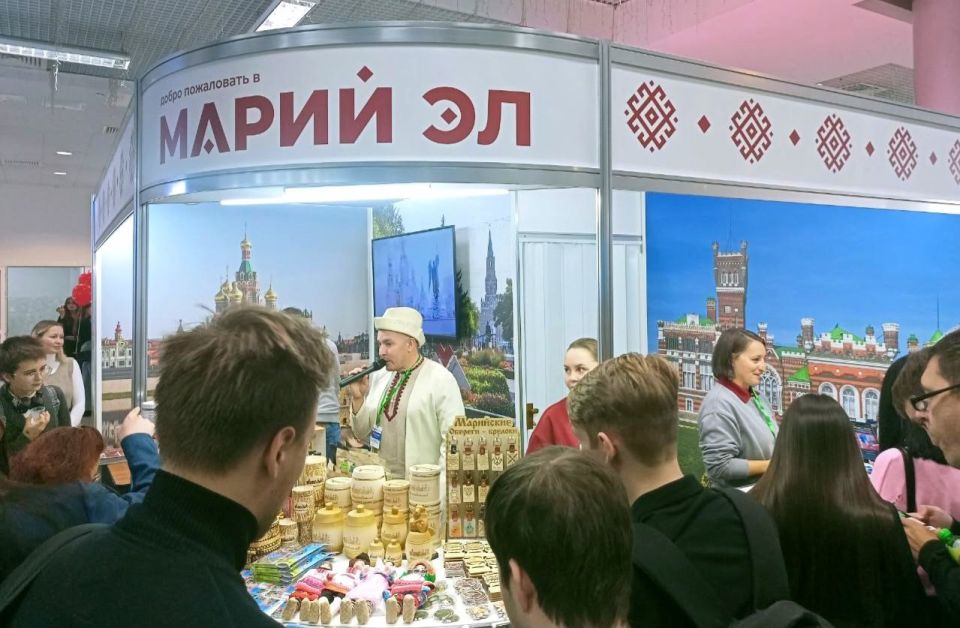 Стенд Марий Эл продвигает туристические продукты республики на Международной туристской выставке «EXPOTRAVEL-2025», открывшейся в Екатеринбурге