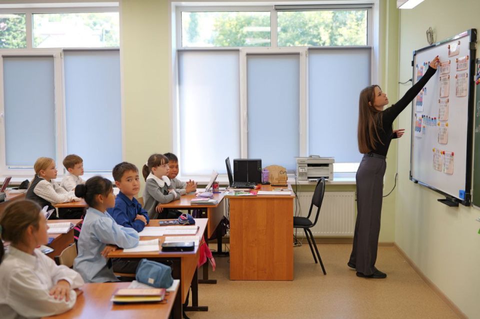 Сегодня отмечают День учителя