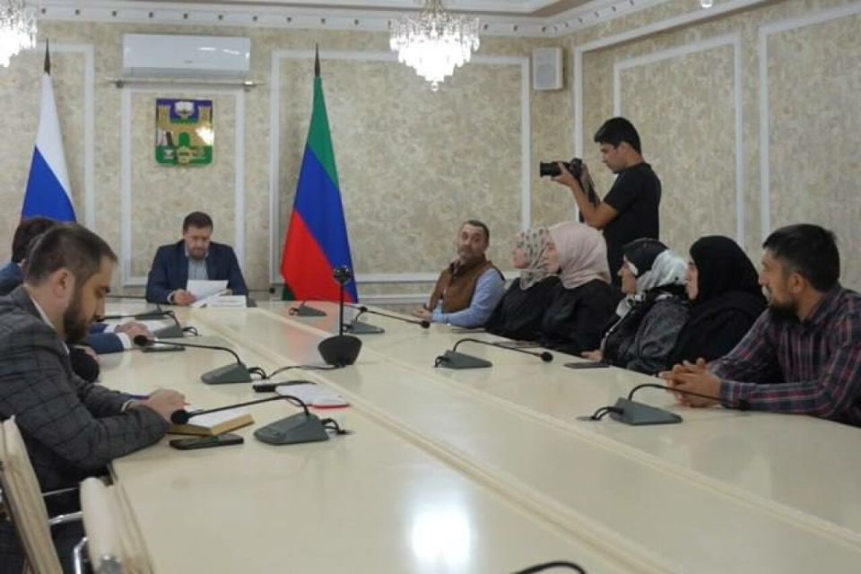 В Хасавюрте 52 молодые семьи получили ключи от новых квартир