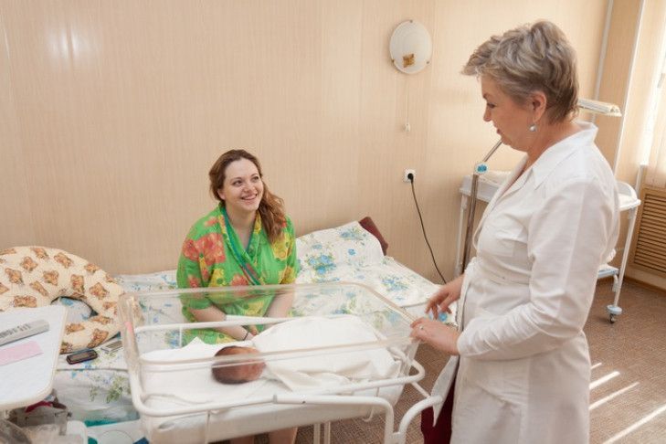 Сто студенток-очниц ушли в декрет с начала учебного года в Новосибирске