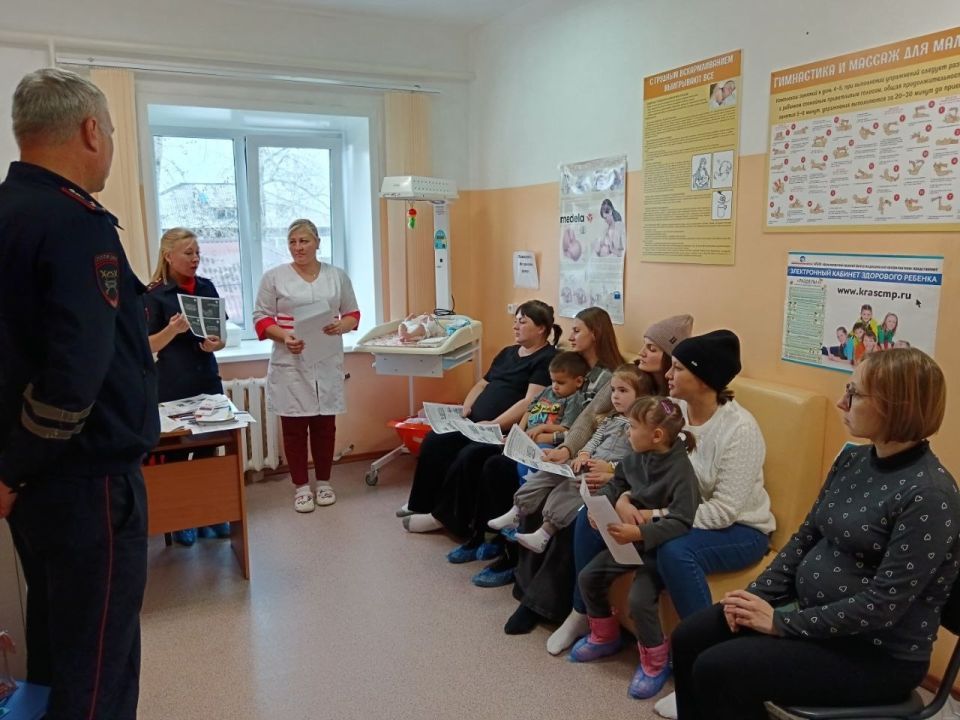 В Енисейске на базе детской поликлиники прошел тренинг по безопасной перевозке детей